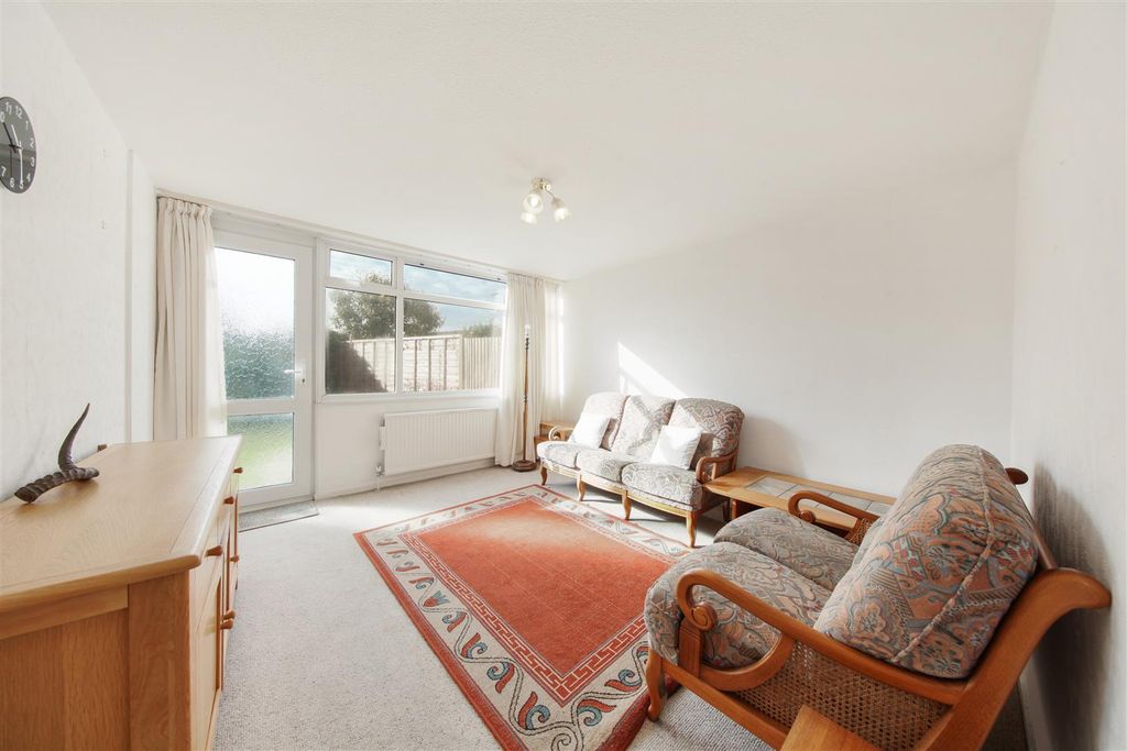 Property photo 2 of 12 2 Eskdale Close - A7Igwjewjhklxbtou5If.Jpg