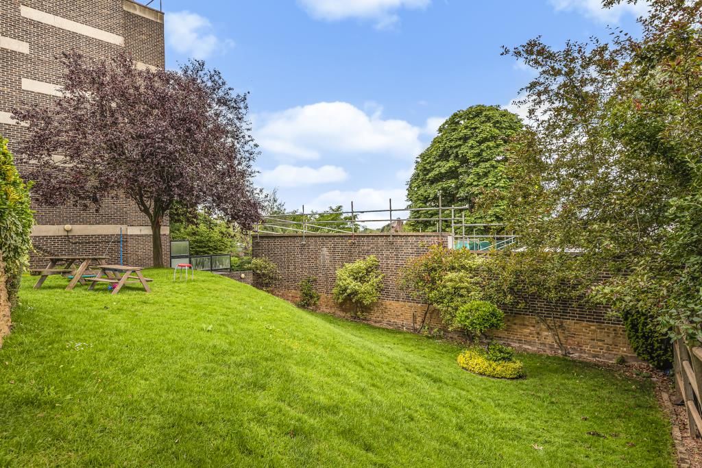 Property photo 2 of 10 Communal Garden