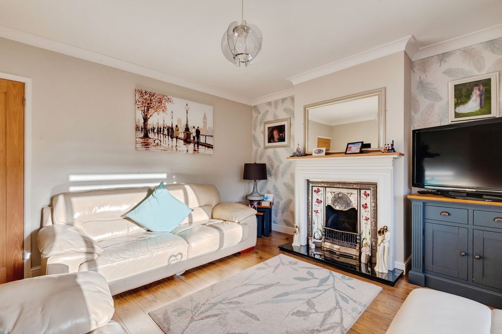 Property photo 3 of 20 Pbox-Img.Jpg