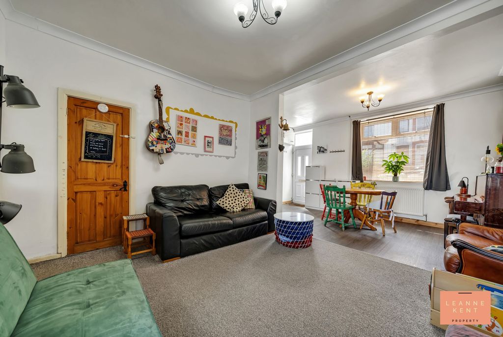 Property photo 2 of 32