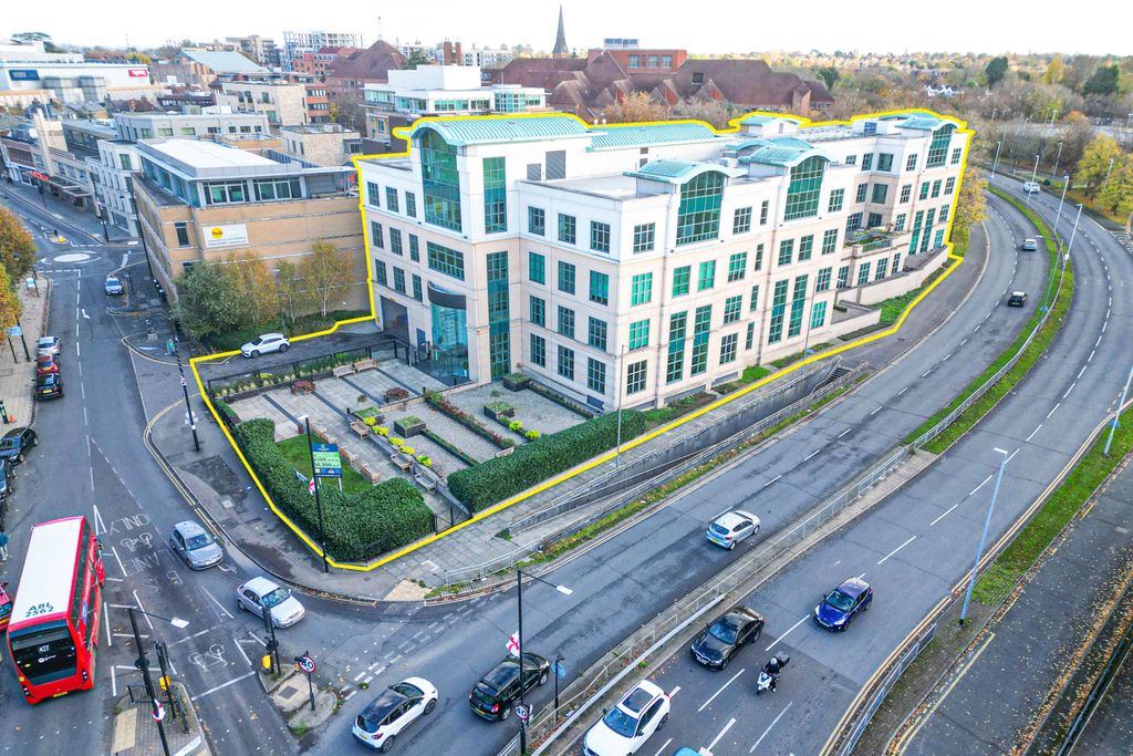 Property photo 1 of 5 11 Vine Street, Uxbridge Ub8 1Qe