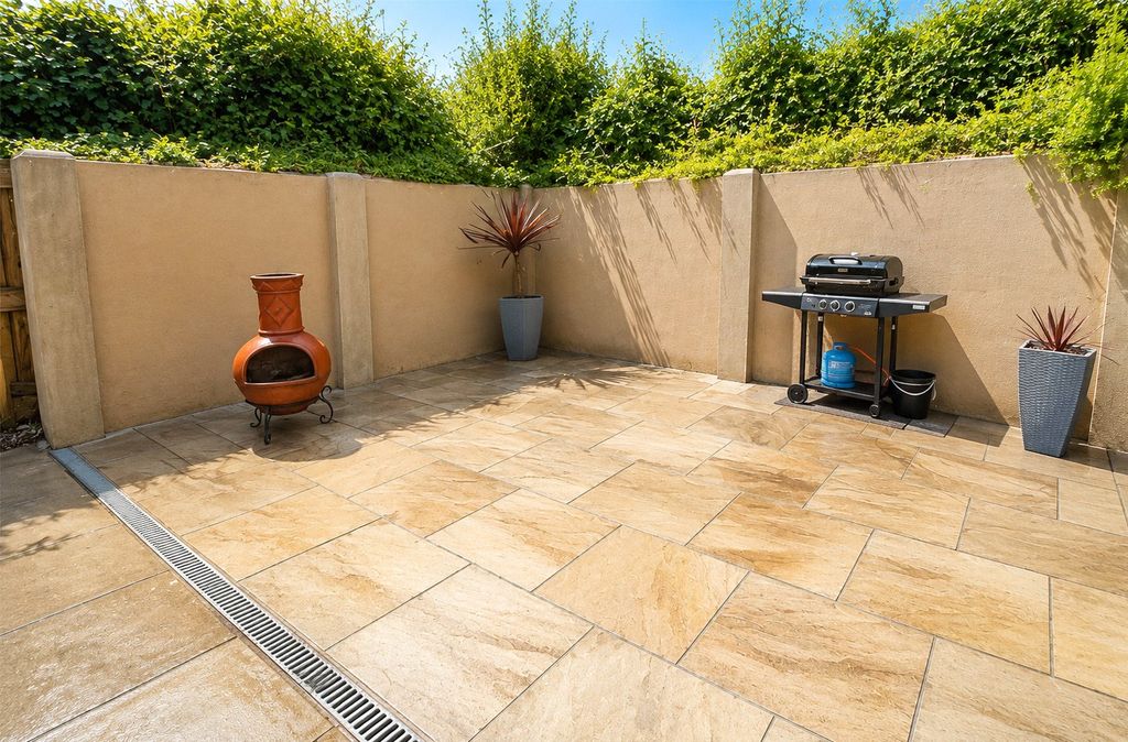 Property photo 2 of 11 Picture No. 24