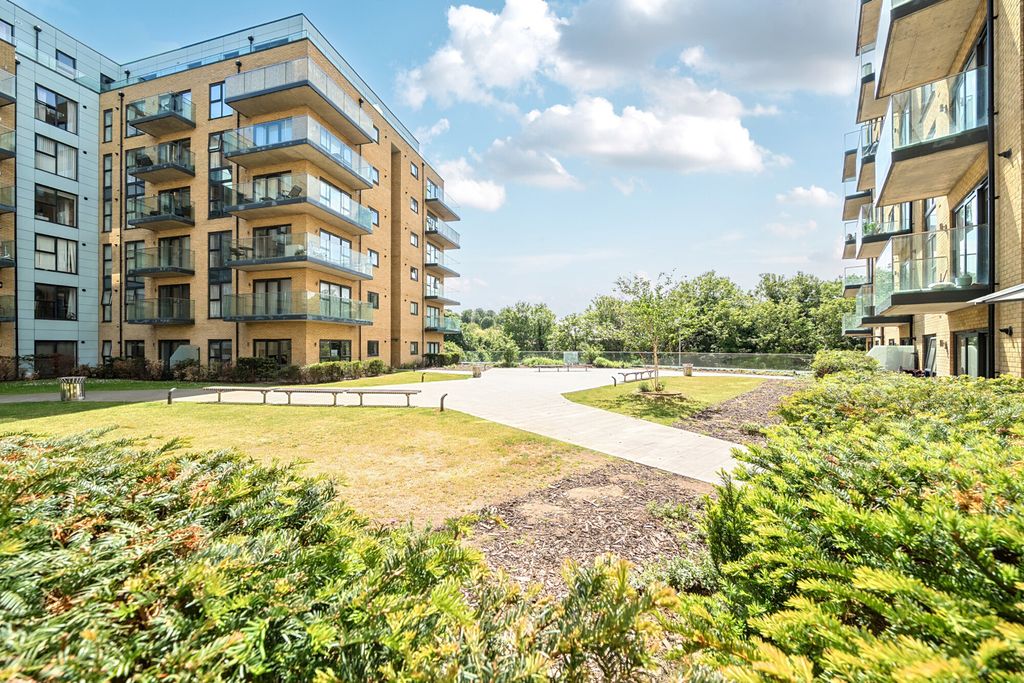 Property photo 1 of 15 1463802-12-6A0c50...