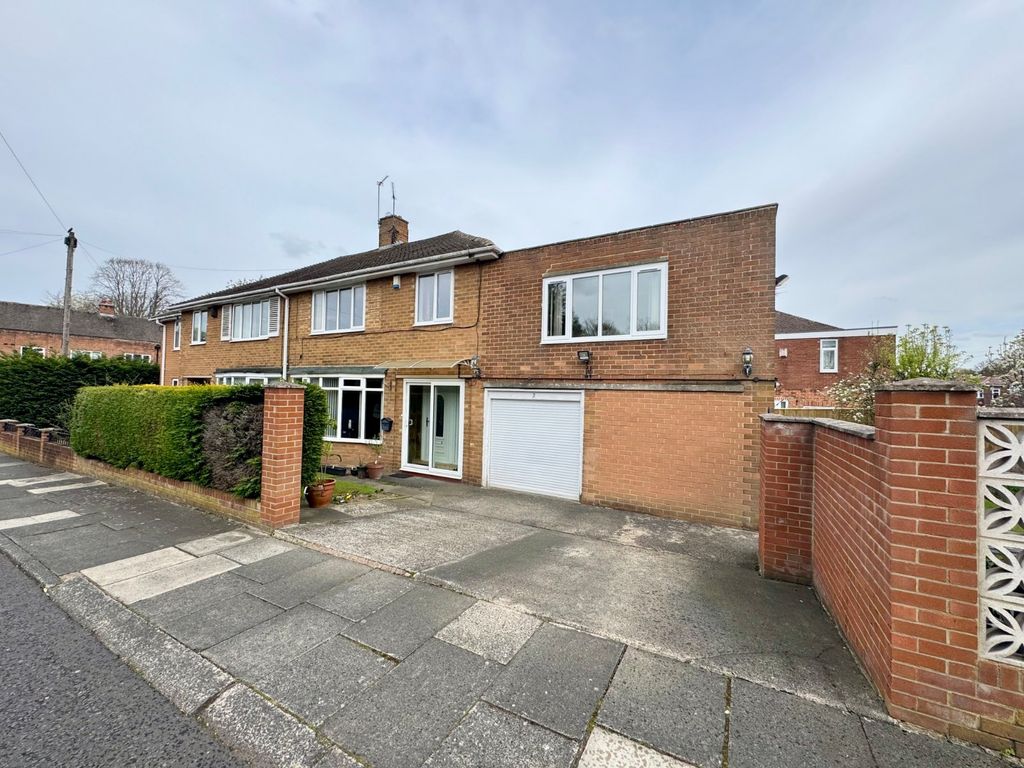 Property photo 1 of 21 Outside