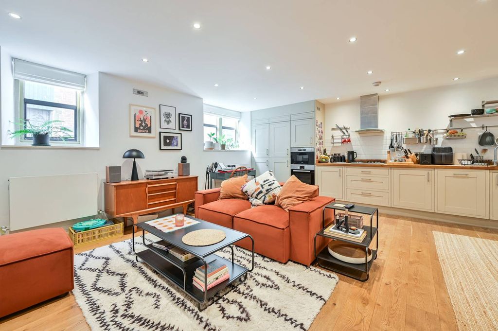 Property photo 2 of 9