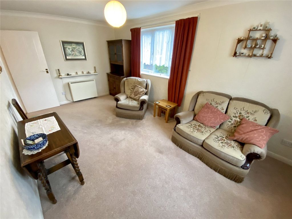 Property photo 2 of 11 Living Room