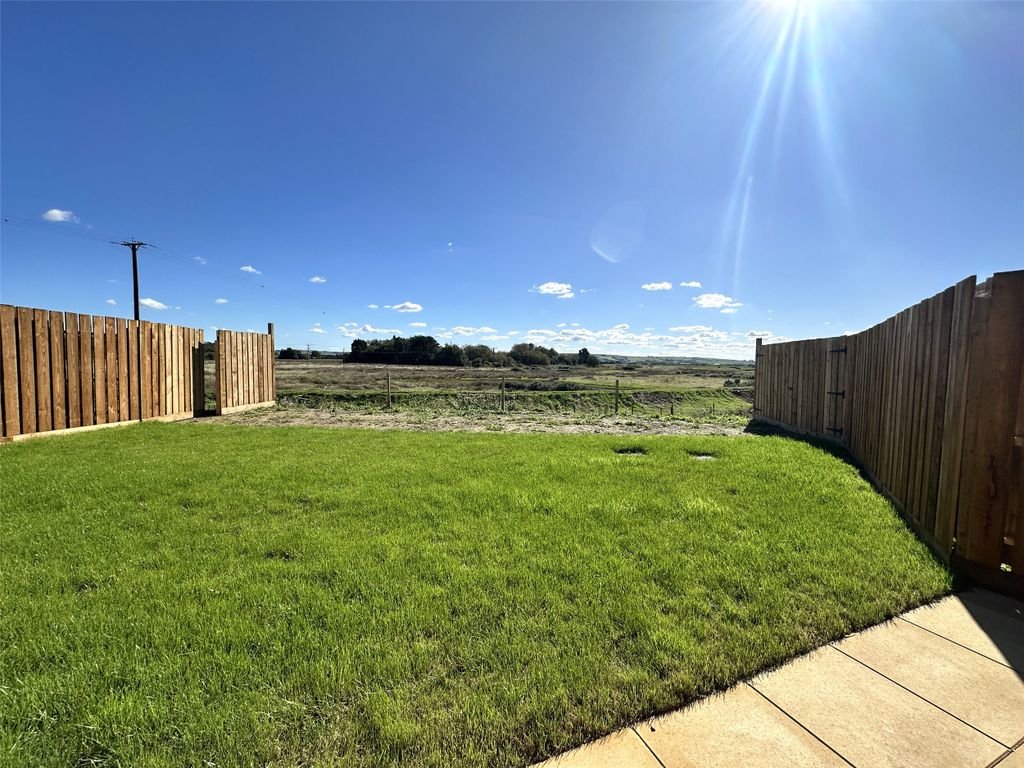 Property photo 3 of 17 Picture No. 01