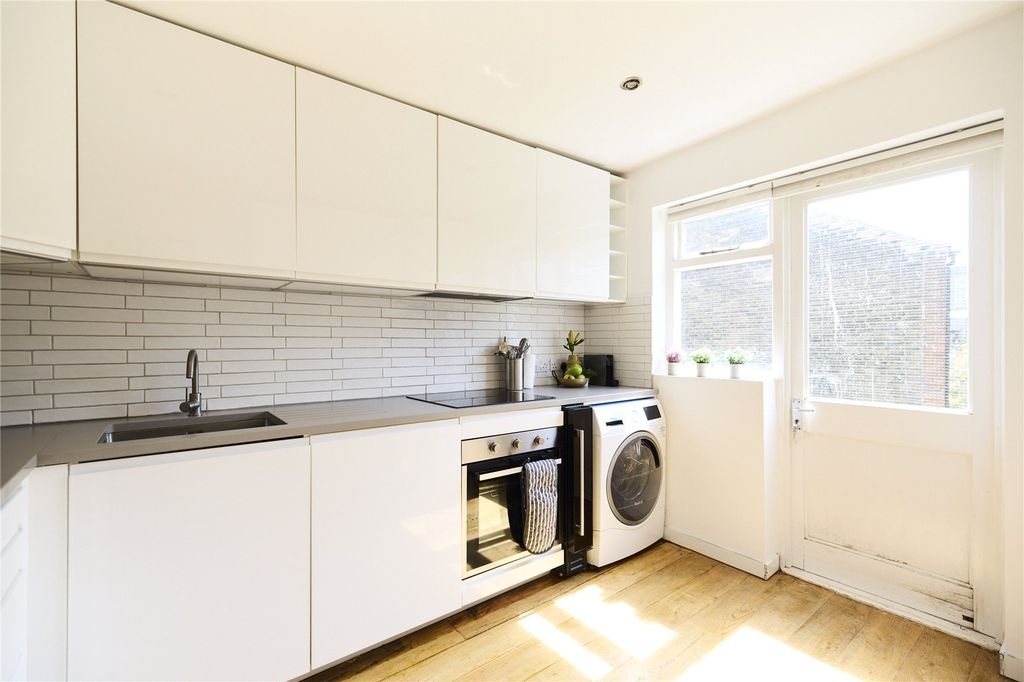 Property photo 2 of 23 Picture No. 18