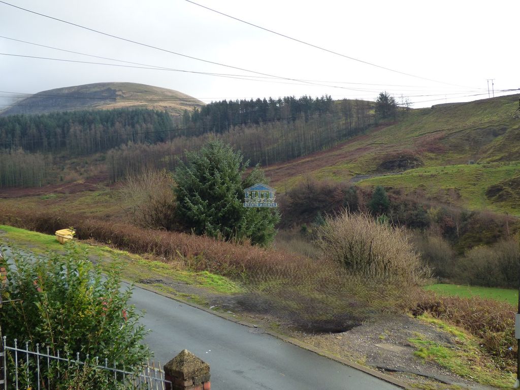 Property photo 3 of 16 Outside