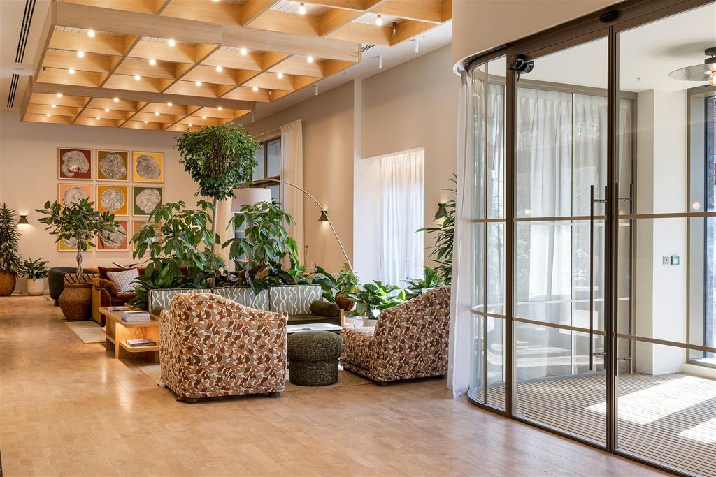 Property photo 2 of 26