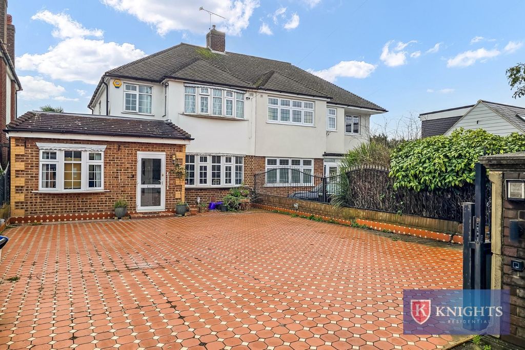 Property photo 1 of 27