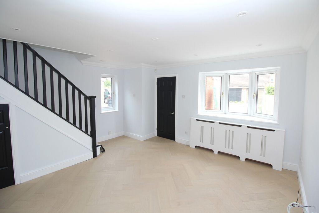 Property photo 3 of 11 Lounge View 1