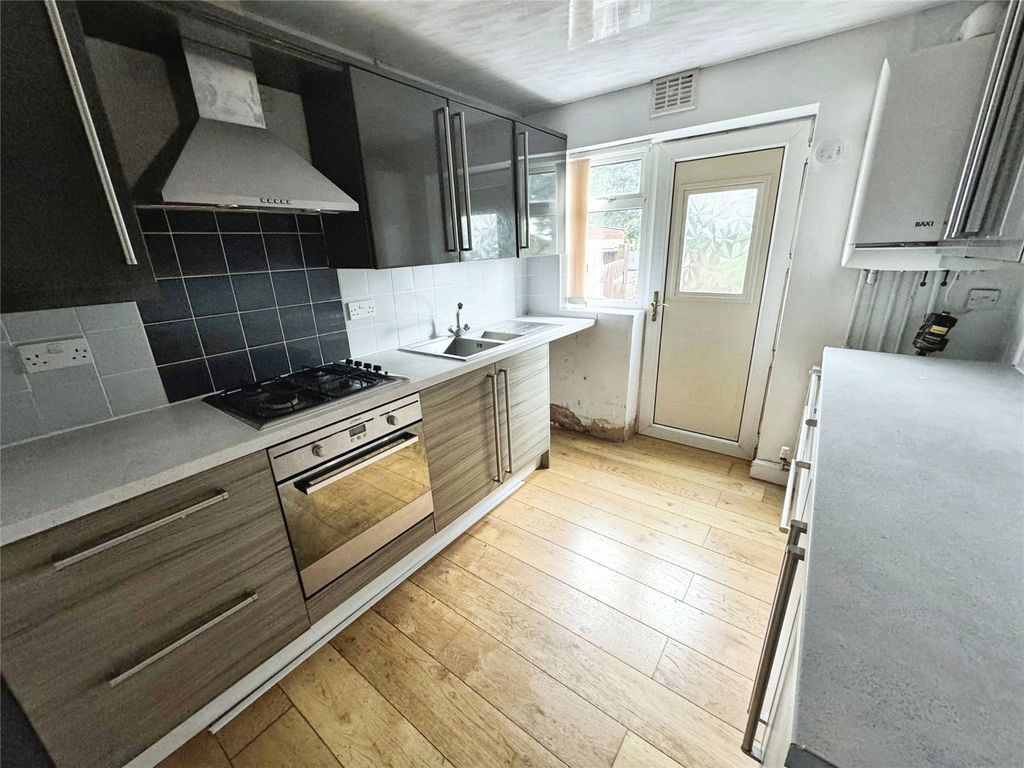 Property photo 2 of 6 Kitchen