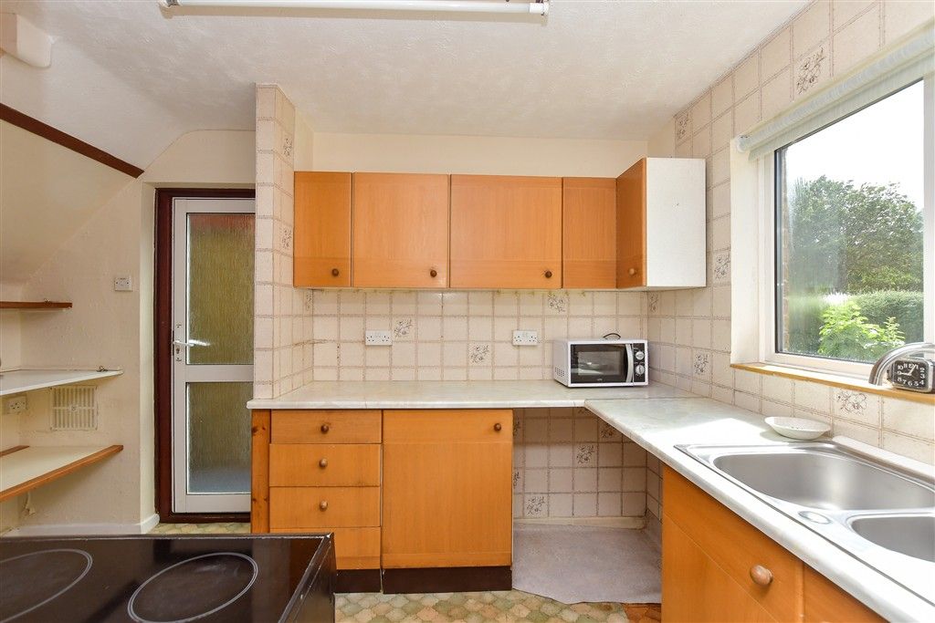 Property photo 3 of 8 Kitchen