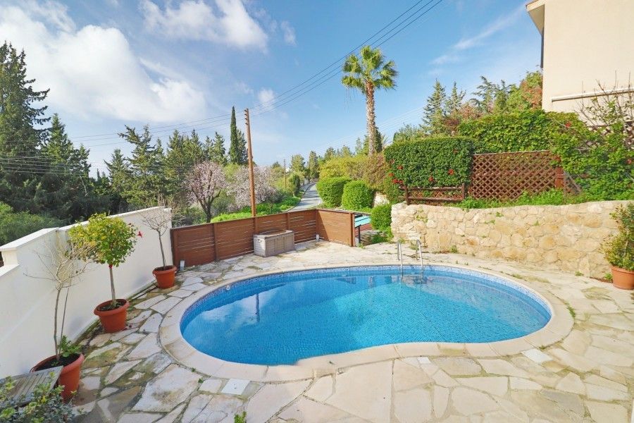 Property photo 2 of 39