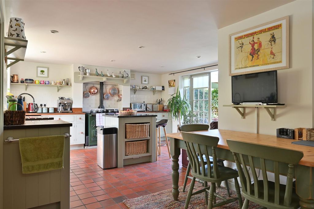 Property photo 3 of 18 33 Oxford Road-9.Jpg