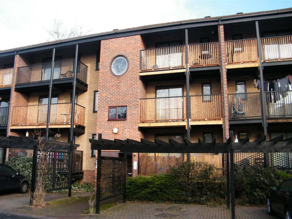 Property photo 1 of 6