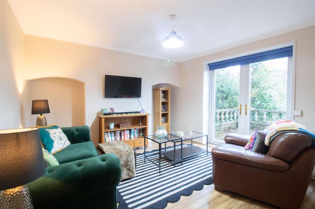 Property photo 2 of 22