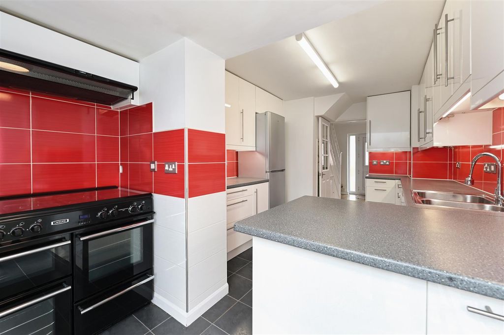 Property photo 3 of 13 Stag Hill