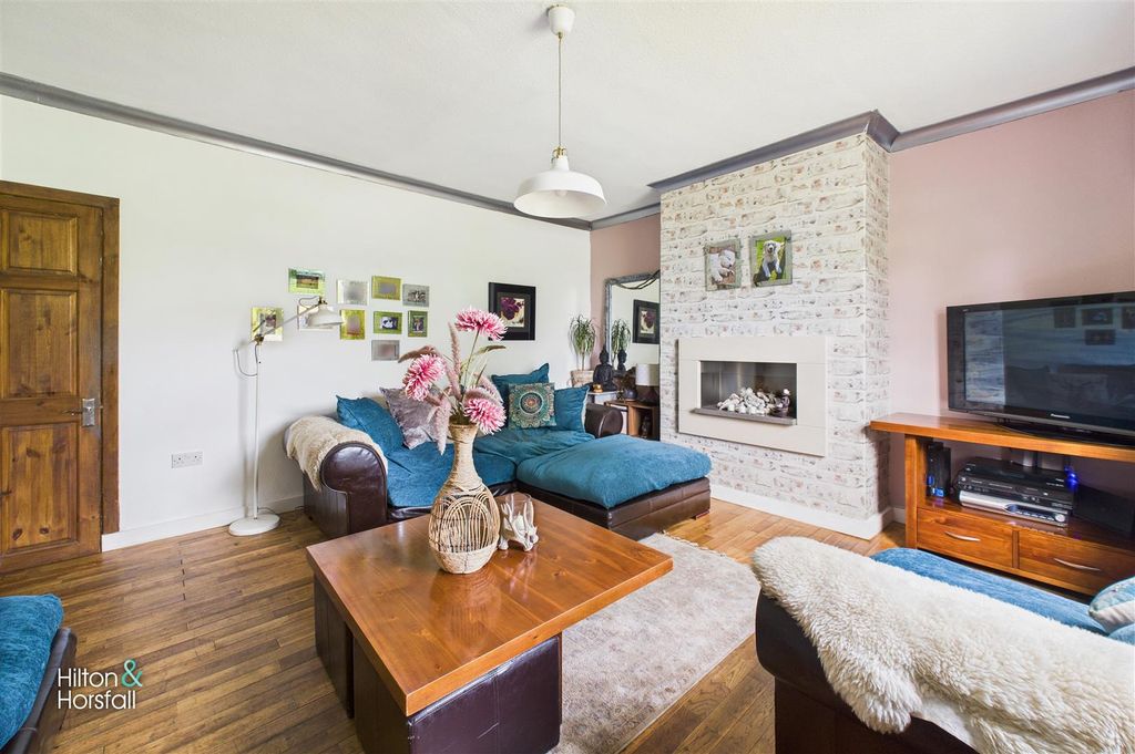 Property photo 3 of 15 Ringstone Crescent