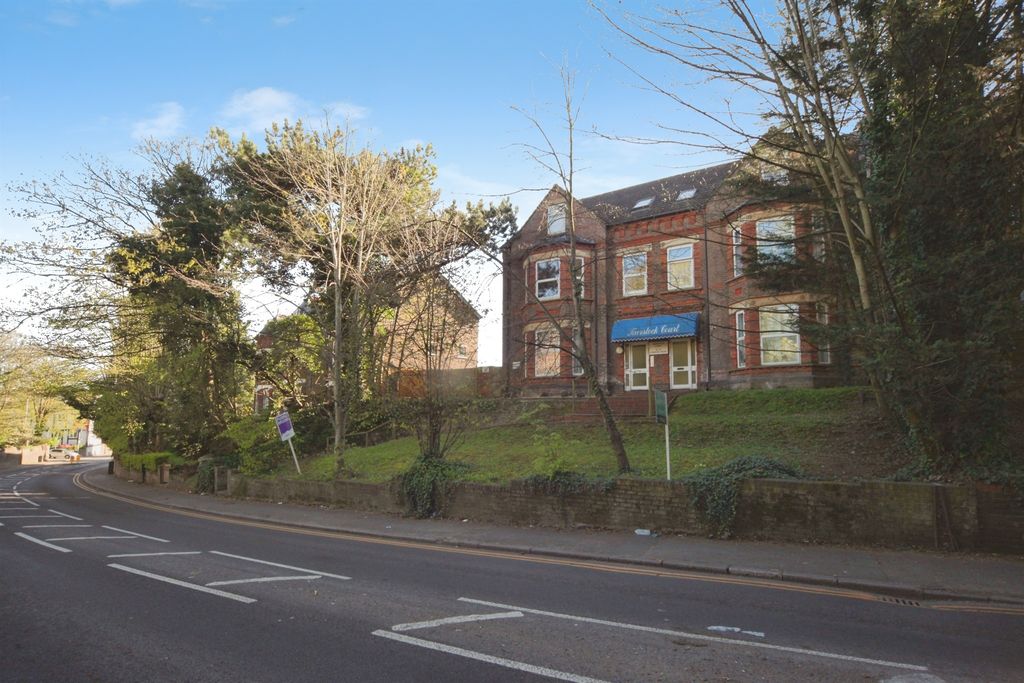 Property photo 1 of 9