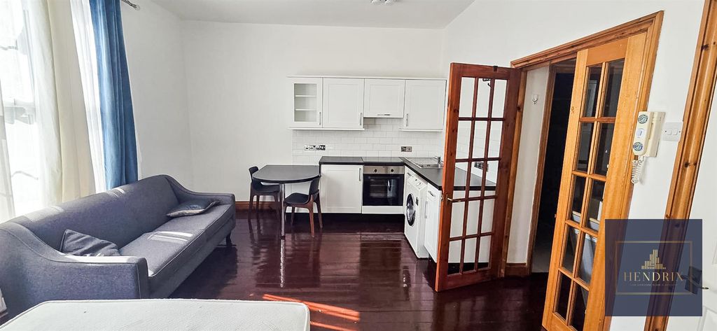 Property photo 3 of 6 04E5567A-0E38-431A-9c04-6Fe28F1728Ab.Jpg