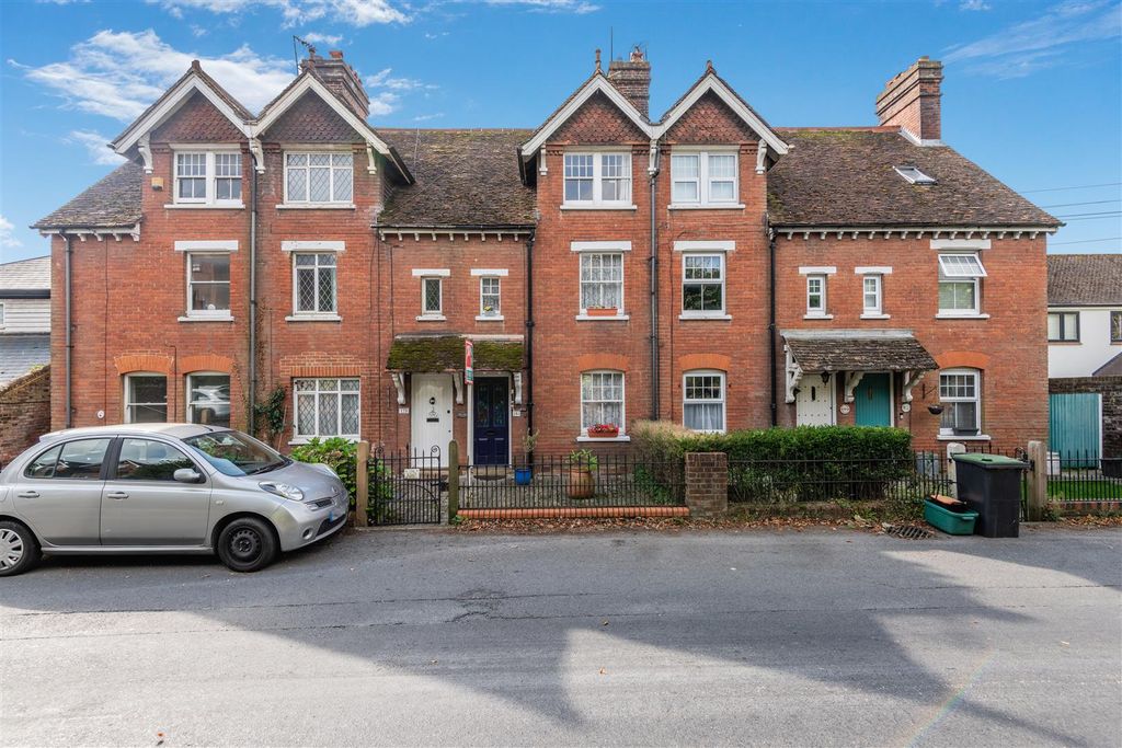 Property photo 3 of 17 8618933-Exterior07.Jpg