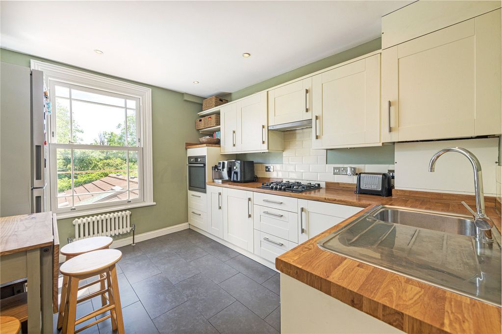 Property photo 2 of 9 Kitchen