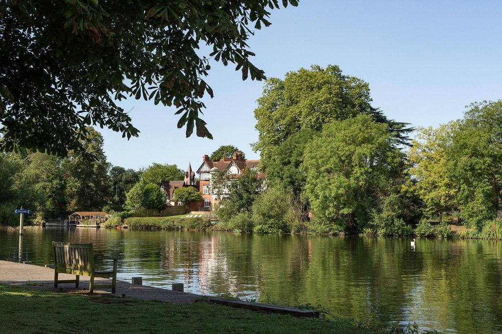 Property photo 3 of 7 River Thames