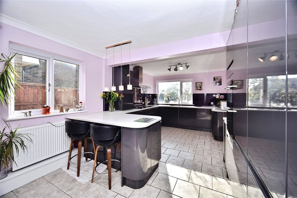 Property photo 2 of 21 Picture No. 16