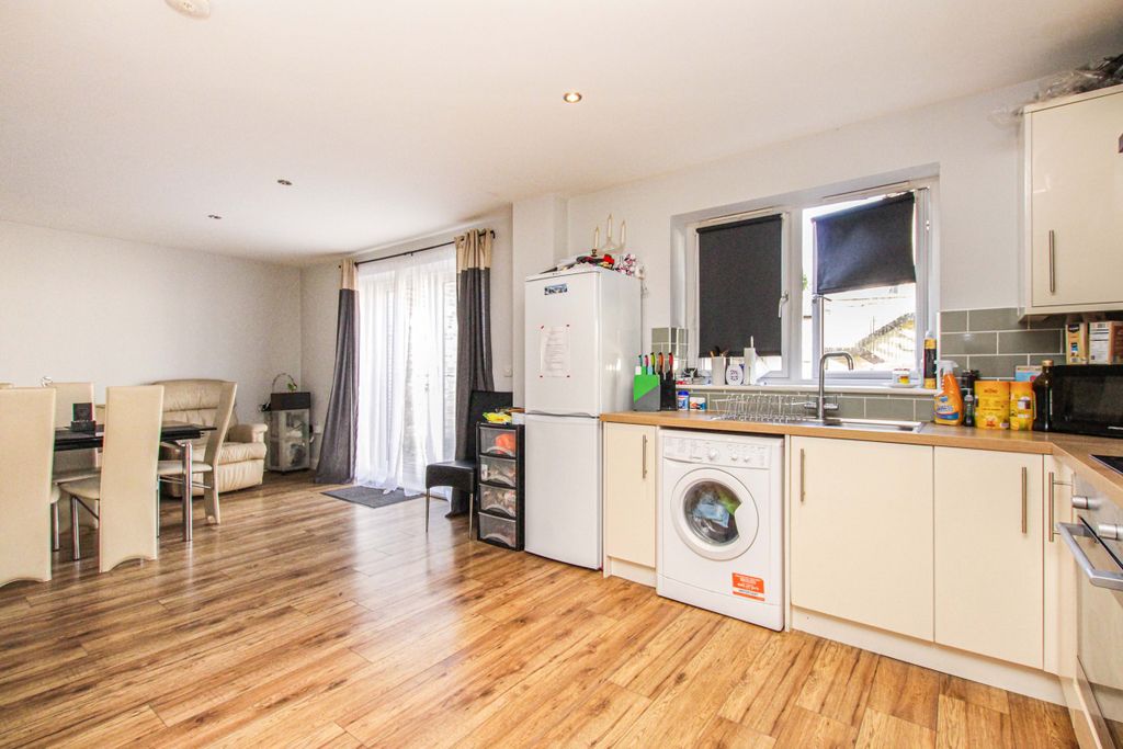 Property photo 2 of 15 Open Plan Kitchen Di