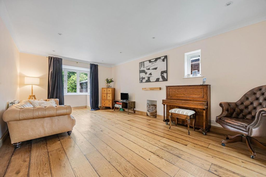 Property photo 3 of 23 Sitting Room To Garden