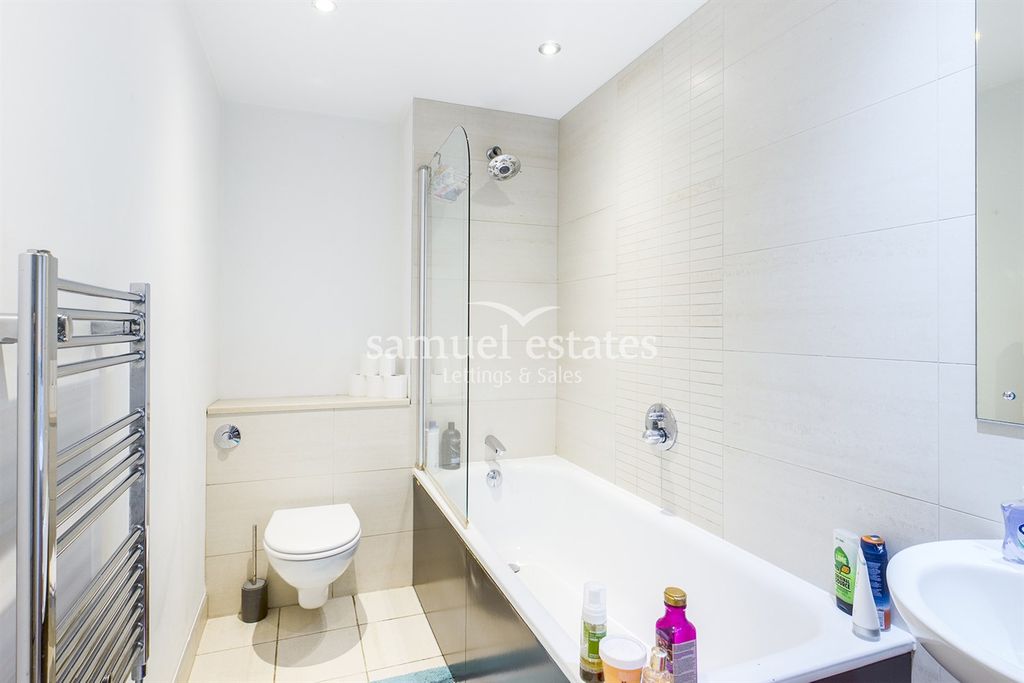 Property photo 3 of 7 Bathroom