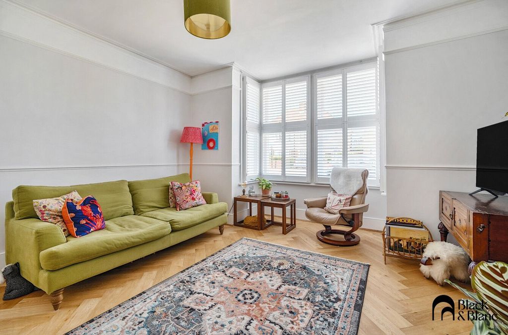 Property photo 2 of 21 Living Room