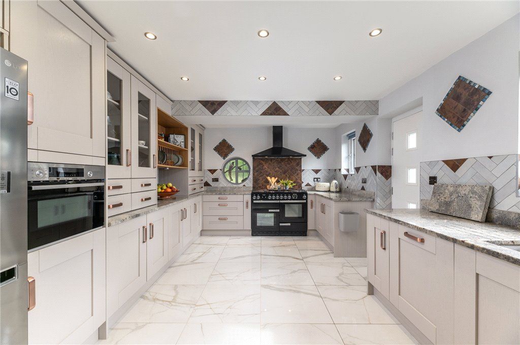 Property photo 3 of 39 Chellow Lane