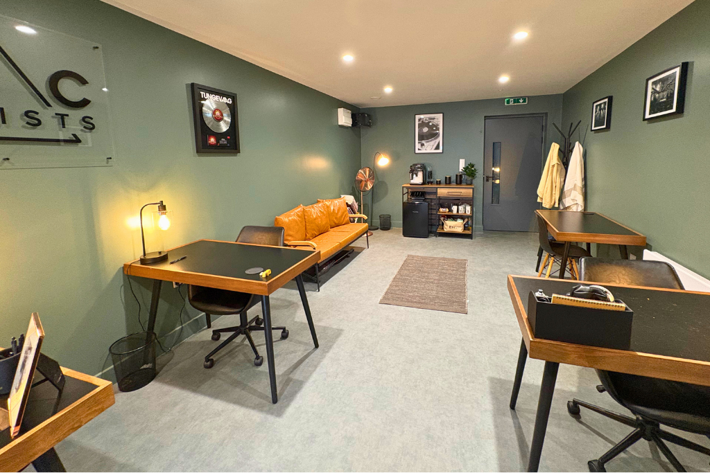 Property photo 3 of 21