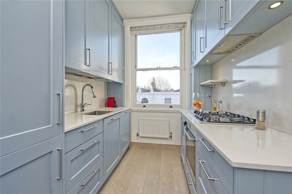 Property photo 1 of 10 Kitchen