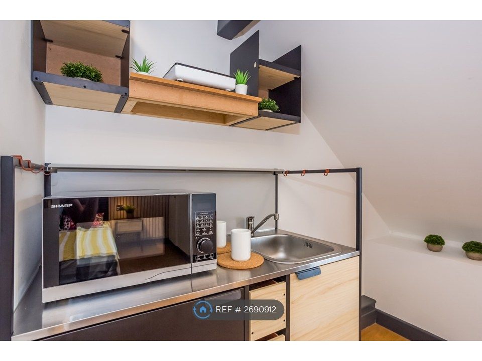 Property photo 2 of 10 Room 5 Kitchenette