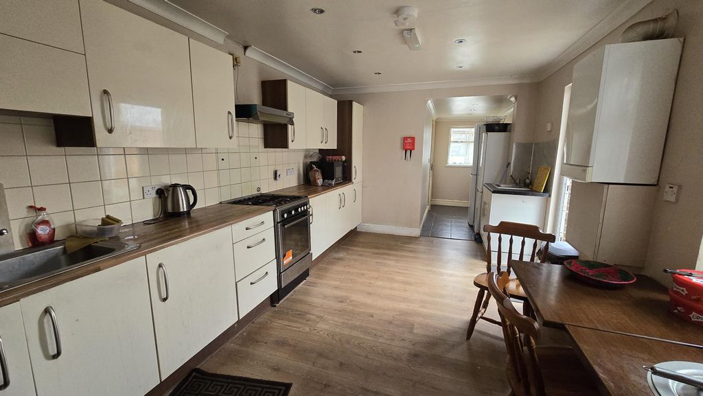 Property photo 1 of 3