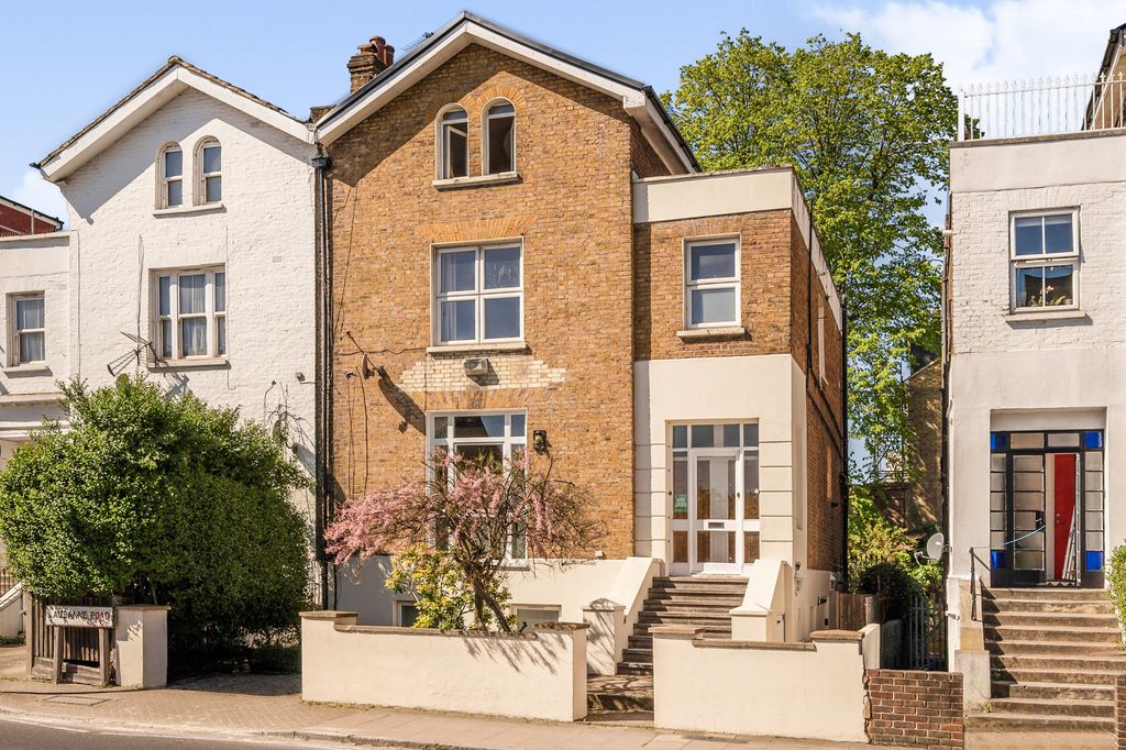 Property photo 1 of 9