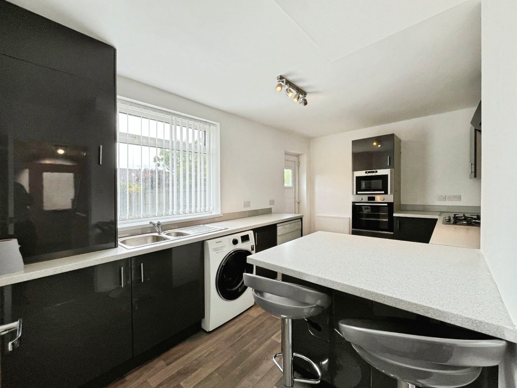 Property photo 3 of 16 4253476