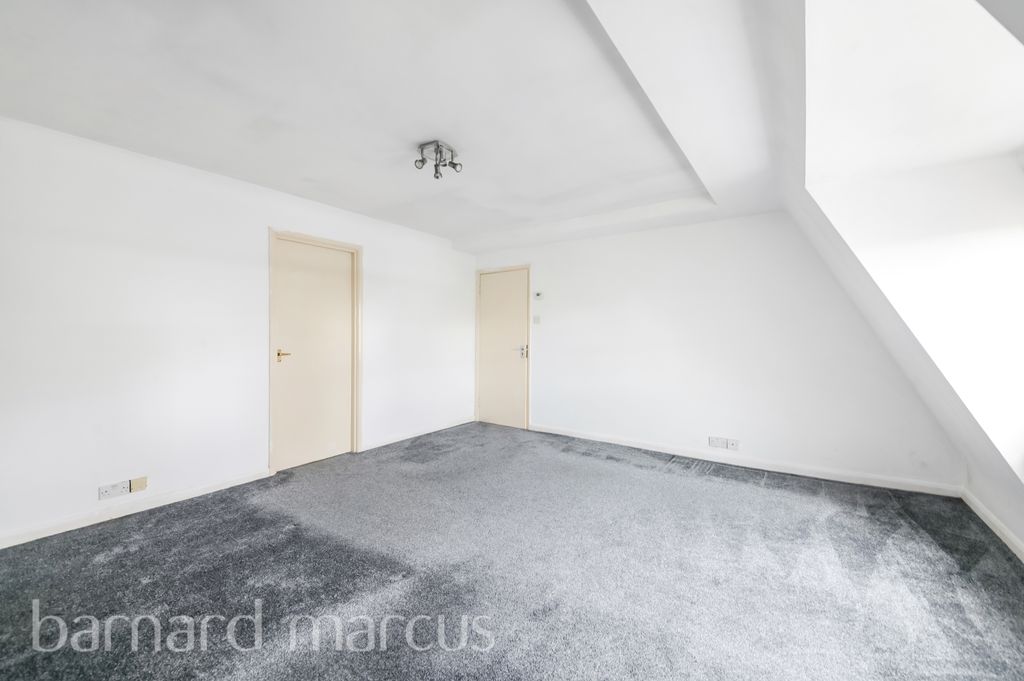 Property photo 3 of 6 Living Room