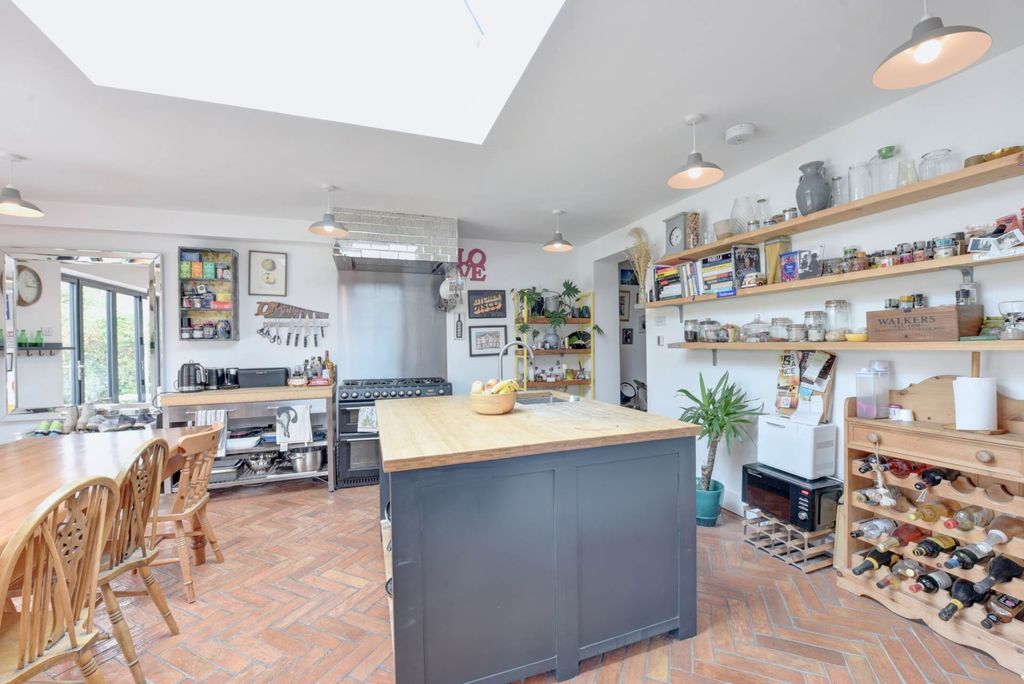 Property photo 3 of 15