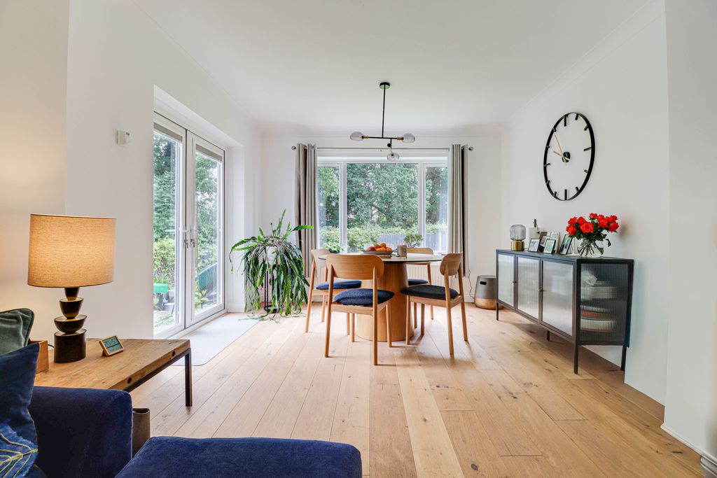 Property photo 3 of 18 Dining Area