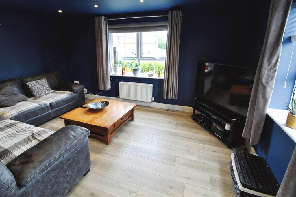 Property photo 2 of 12 Lounge