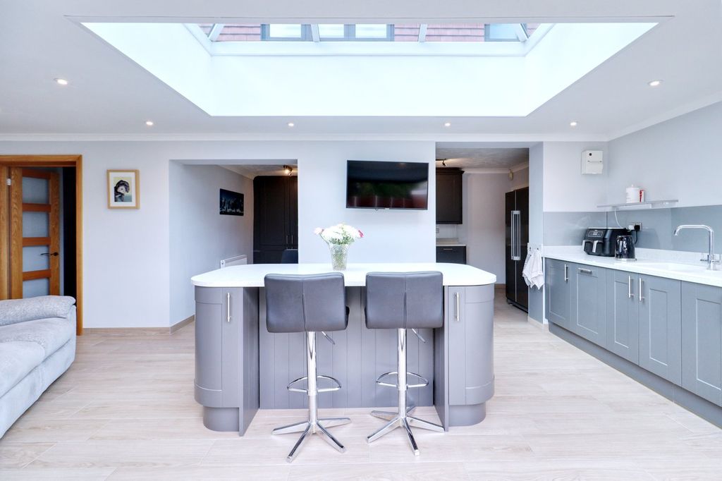 Property photo 3 of 25