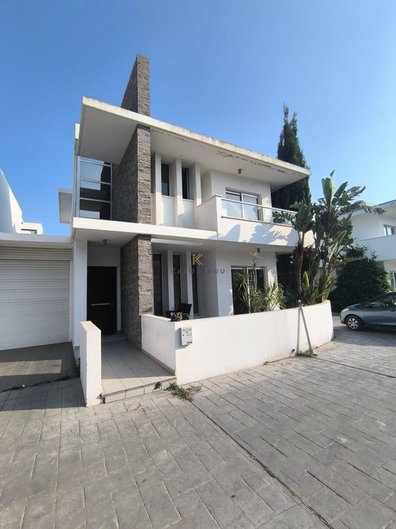 Property photo 2 of 23