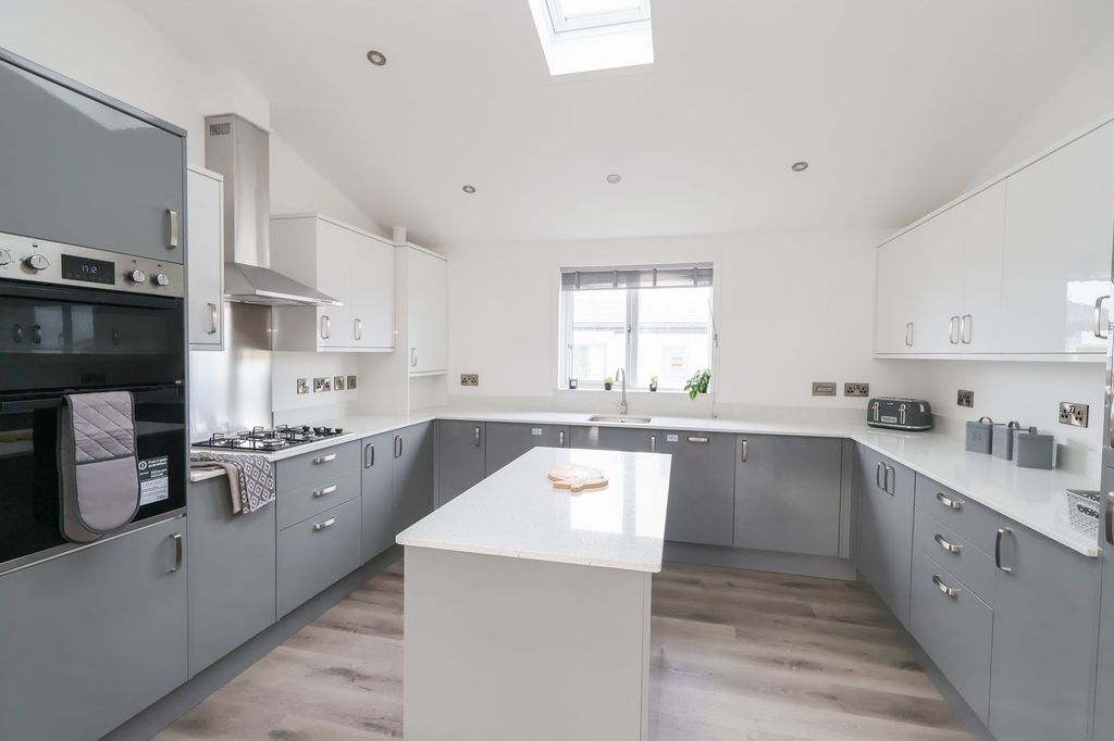 Property photo 2 of 13 Kitchen