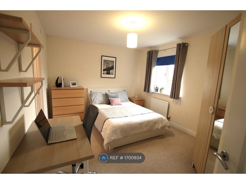 Property photo 3 of 11 Bedroom 2