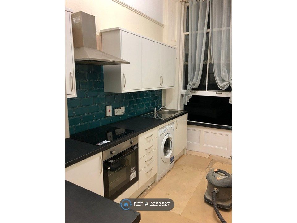 Property photo 3 of 7 Kitchen